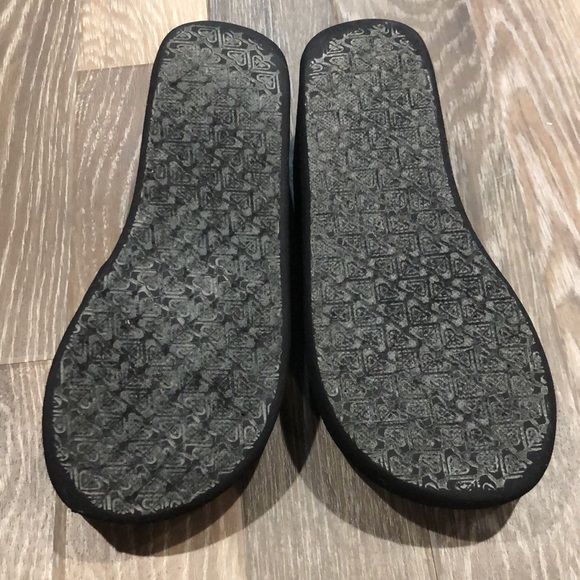 Women’s Roxy heeled black flip flops. Size 5.5. - Picture 5 of 5
